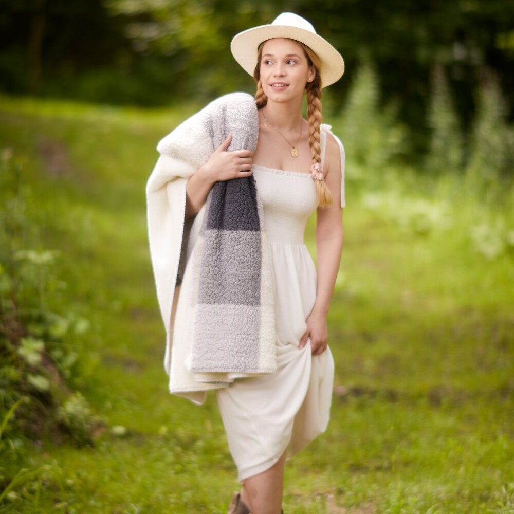 Luxe Home Decor Classic Faux Fur Throw | 1-Piece | Grey plaid combo | 50"x60"